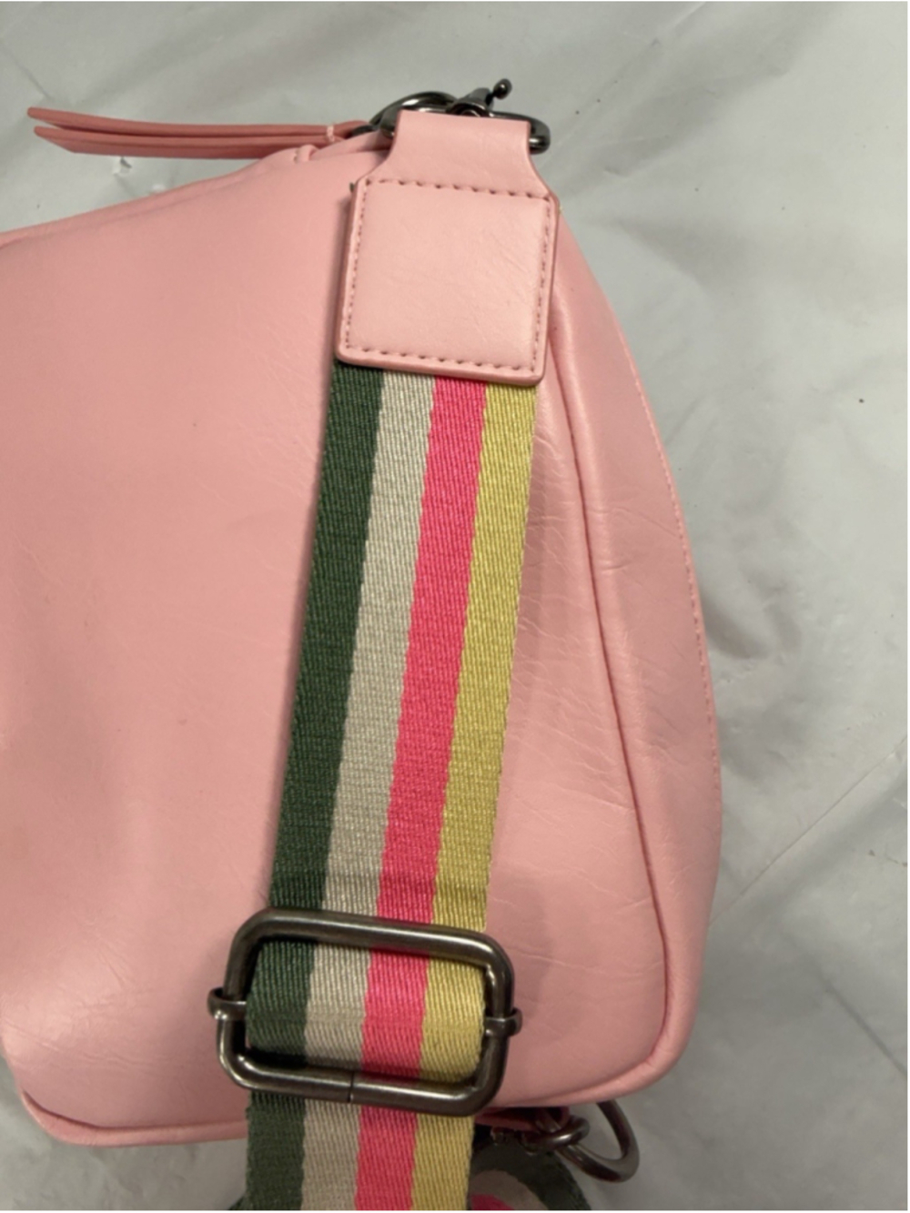 Universal Threads Camera bag Pink Crossbody with guitar Strap Multicolored new - Picture 9 of 16